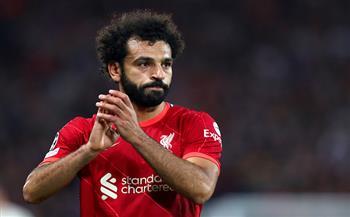 محمد صلاح يتسلم جائزة لاعب العام من اتحاد كتاب كرة القدم في بريطانيا