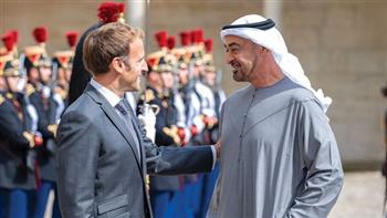   ولي عهد أبوظبي يهنئ الرئيس الفرنسي بولايته الرئاسية الثانية