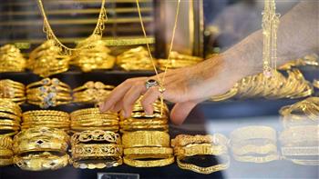   شعبة الذهب تنفي وقف الحركة التجارية.. وتؤكد البيع والشراء يسير في معدلاته الطبيعية