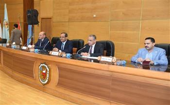 محافظ سوهاج و «وزعيم الأغلبية» يشاركون بنموذج محاكاة «مجلس النواب المصري»