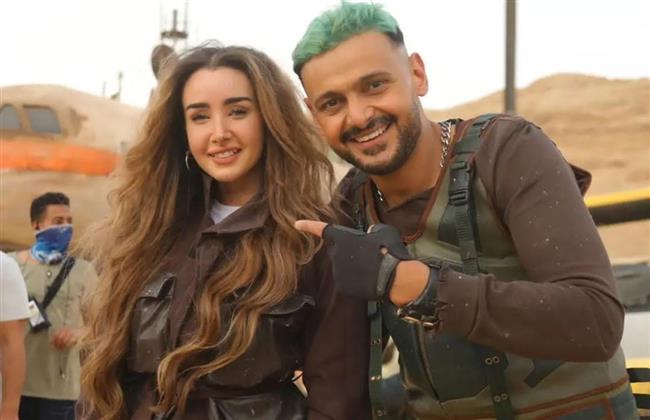 هنا الزاهد ترد على أحد متابعيها "يشرفني اشتغل مع محمد رمضان "