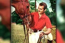 ذكرى وفاة أحمد مظهر.. رحلة فارس السينما من العسكرية إلى الفن  