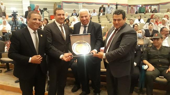 تكريم مدير مديرية التربية والتعليم في الإسكندرية لبلوغه سن التقاعد