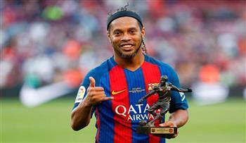 البرازيلي رونالدينيو يدعم إيسترن كومباني في مواجهة الأهلي بالدوري الممتاز