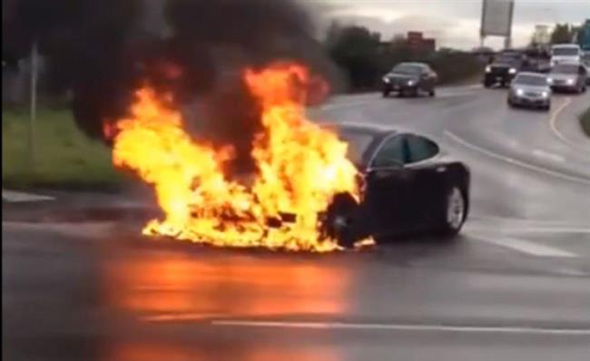 إصابة شخصين فى حريق سيارة بالبدرشين 