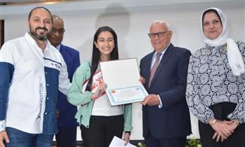 بالأسماء.. محافظ بورسعيد يكرم أوائل الشهادة الإعدادية 