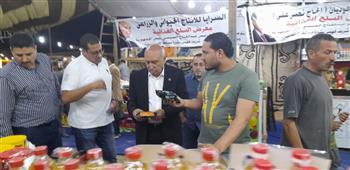 رئيس تجارية الإسماعيلية يتفقد معرض السلع الغذائية بحديقة الشيخ زايد 