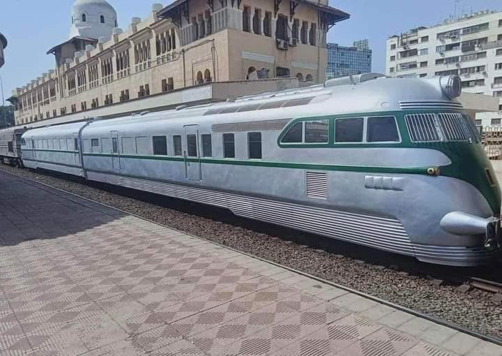 قطار الملك فاروق يصل إلى الأسكندرية لعرضه فى متحف جراج القطار الملكى بالمنتزة