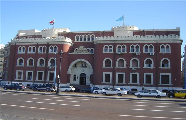رئيس جامعة الإسكندرية يبحث مع نائب رئيس مجموعة المناخ بجامعة كامبريدج استعدادات "كوب 27"