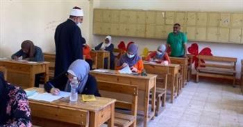 طلاب القسم العلمى بالثانوية الأزهرية يؤدون اليوم امتحان اللغة الأجنبية