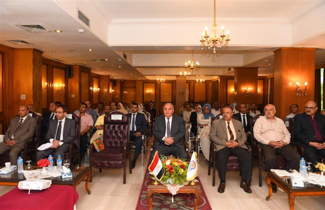 محافظ قنا يشارك فى فاعليات ورشة عمل تثمين فرص الأعمال الخضراء 