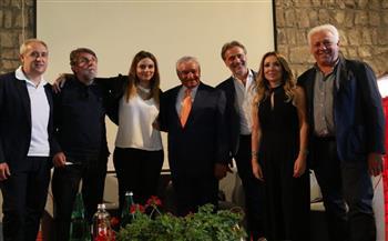 عمدة مدينة «Montefiascone» الإيطالية تكرم زاهي حواس وتسلمه درع مفتاح المدينة