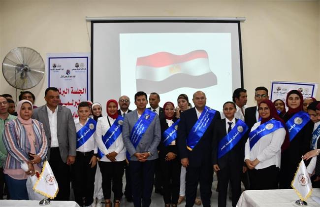 وزير الرياضة يتوج فريق مركز شباب ناهيا بلقب دورى مراكز الشباب بالجيزة