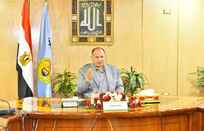 محافظ أسيوط يؤكد أهمية تدريب ورفع كفاءة العاملين لتحديث بنية الجهاز  الإداري