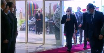   الرئيس السيسي يصل إلى مقر مشروع مجمع إنتاج الألبان بمدينة السادات