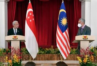   ماليزيا وسنغافورة تعززان التعاون الدفاعي