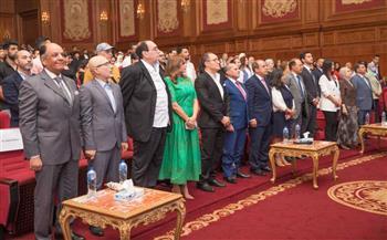 الجامعة البريطانية في مصر تكرم الفنان الراحل سمير صبري وبسمة