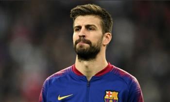 صحيفة: موافقة بيكيه على خفض راتبه لن تساعد برشلونة على شراء ليفاندوفسكي ورافينها