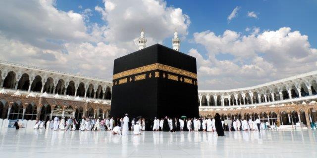 أخذت ابني الصبي معي في الحج.. فهل يصح حجه؟.. الإفتاء تجيب