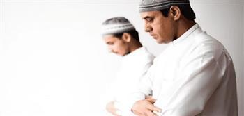 هل نسيان قراءة الفاتحة في الصلاة يستلزم إعادتها؟