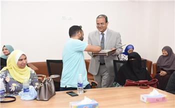 رئيس جامعة سوهاج يستقبل الطاقم التمريضي المنتدب للعمل بالمستشفى الجامعي الجديد