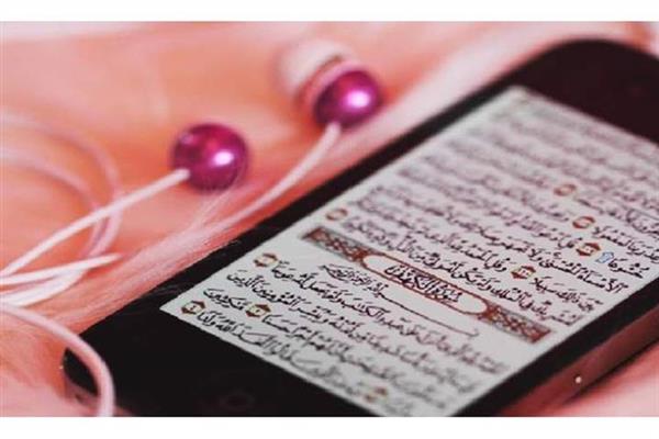 ما حكم تشغيل القرآن الكريم أثناء النوم؟