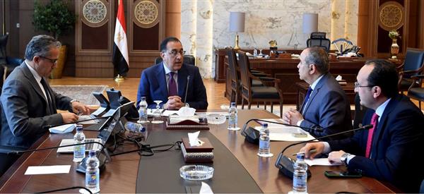 مدبولي يتابع مع وزيرى الآثار والطيران المدنى حركة السياحة الوافدة