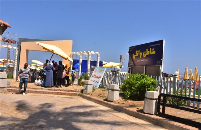 محافظ الاسكندرية يأمر بفصل عاملة نظافة قامت بفرض إكرامية على رواد شاطئ وانلى بمنتزه ثان 