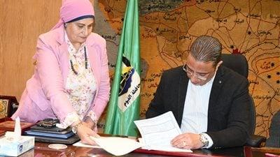 محافظ الفيوم يبحث آليات وضع منظومة متكاملة للنظافة وتدوير المخلفات