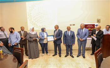 رئيس جامعة الزقازيق  يكرم  الإدارات الحاصلة علي شهاده الأيزو