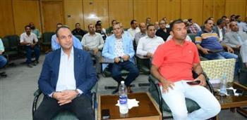 رئيس جامعة أسيوط يكرم مدير عام الأمن الجامعى لبلوغه السن القانونية للمعاش