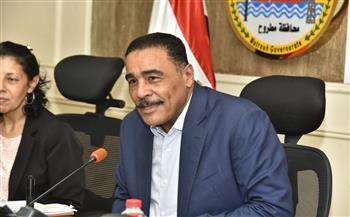 محافظ مطروح يبحث المخطط الاستراتيجي للمحافظة