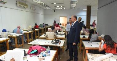 رئيس جامعة الأقصر يتفقد سير أعمال امتحانات نهاية العام الدراسى