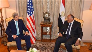   شكري يبحث هاتفيا مع جون كيري التنسيق الجاري بين مصر والولايات المتحدة