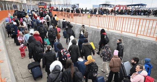 بولندا تستقبل 4 ملايين و114 ألف لاجئ من أوكرانيا منذ بدء الغزو الروسي