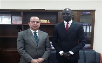   السفير المصري في جوبا يلتقي وزير البترول الجنوب سوداني 