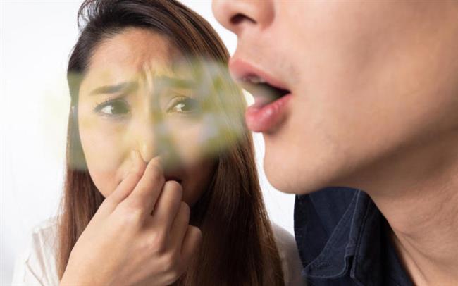 كيفيه التخلص من رائحه الفم الكريهه وطرق علاجها 
