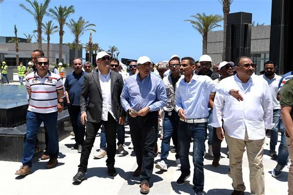 رئيس الوزراء يؤكد أهمية أعمال تطوير وتوسعة طريق "إسكندرية مطروح" الساحلي