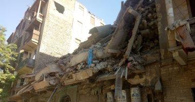 انهيار جزء من منزل قديم غير مأهول بالسكان فى إمبابة