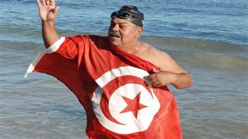   سباح تونسى 69 عاما يقطع مسافة 155 كيلو مترا من إيطاليا وحتى تونس دون توقف