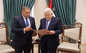   الرئيس الفلسطيني يستقبل السفير المصري برام الله