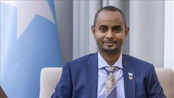   وزير الدفاع الصومالي يبحث مع سفيرة الاتحاد الأوروبي الدعم المقدم لجيش بلاده