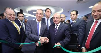   وزيرا العدل والإتصالات يشهدان إفتتاح أول فرع توثيق مسائي داخل فرع شركة إتصالات مصر 