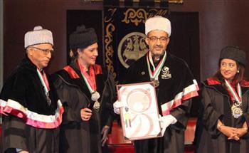 اتحاد الجامعات المكسيكية يمنح الشاعر الإماراتي خالد الظنحاني الدكتوراه الفخرية ووسام التنمية الثقافية