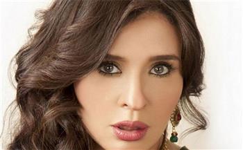 دينا تعلق علي موقف غادة إبراهيم بجنازة الفنان سمير صبري