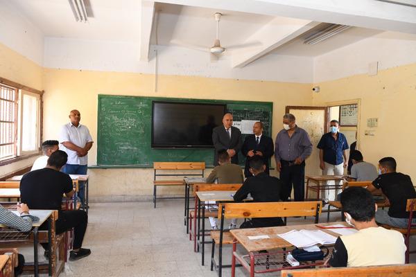 «الداودي» يتفقد لجان امتحانات الثانوية العامة بقنا