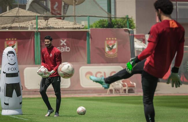 تدريبات قوية لرباعي حراسة المرمى في الأهلي