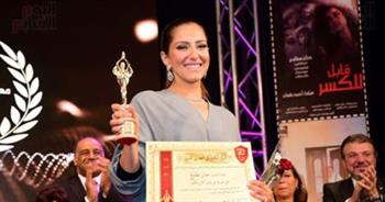   حنان مطاوع تعلن فوزها بالجائزة الخامسة عن فيلم "قابل للكسر" من مهرجان الداخلة بالمغرب