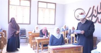 طلاب القسم العلمى بالثانوية الأزهرية يؤدون امتحان التفاضل والتكامل