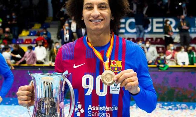 من هو على زين البطل المصرى فى صفوف برشلونة؟